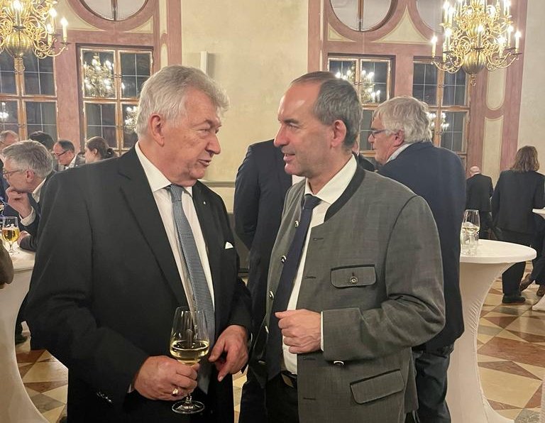 Martin Waniek im Gespräch mit dem stellvertretenden Bayerischen Ministerpräsident Hubert Aiwanger