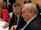 Martin Waniek als Dolmetscher für Präsident Lech Walesa bei "Menschen in Europa" - Klick vergrößert das Bild